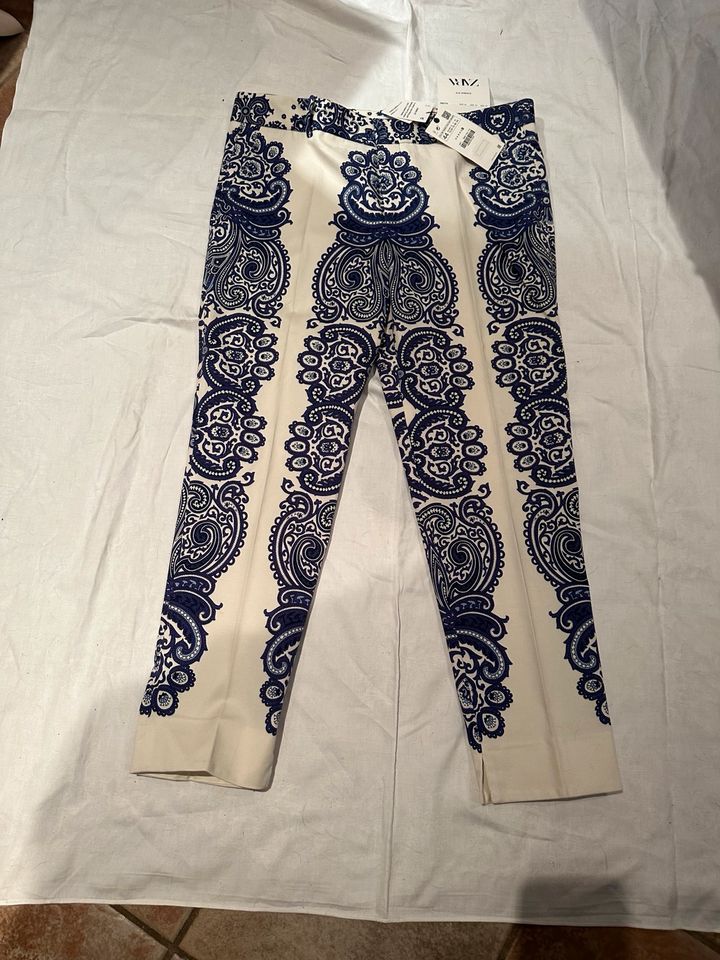 2 tlg. Anzug mit blauer Fellfeste, Fb. Creme weiß, Gr. 44, neu, in Westerkappeln