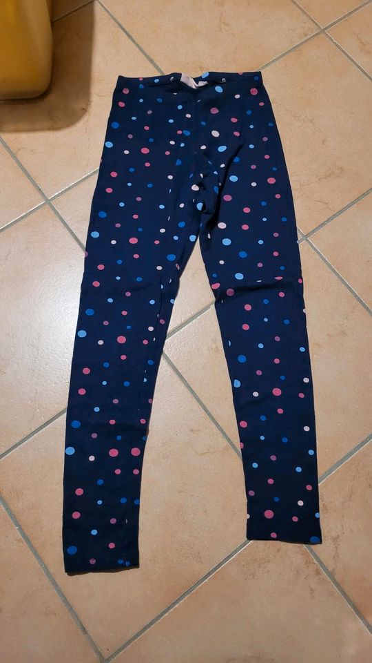 2 Mädchen Leggings Gr. 146 in Schwieberdingen