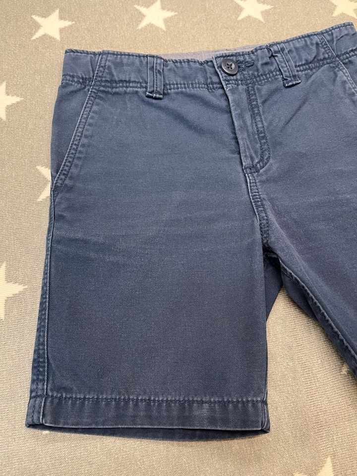 Kurze Hose Chino Shorts blau von H&M Gr. 104 in Barnstorf