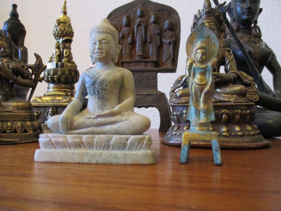 Buddha Statue Skulptur alt vintage antik Nepal Thai Tibet China in Berlin