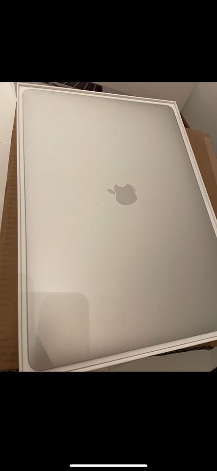 Apple MacBook Pro 15 Zoll 32 GB RAM 2 TB SSD in Langenhagen