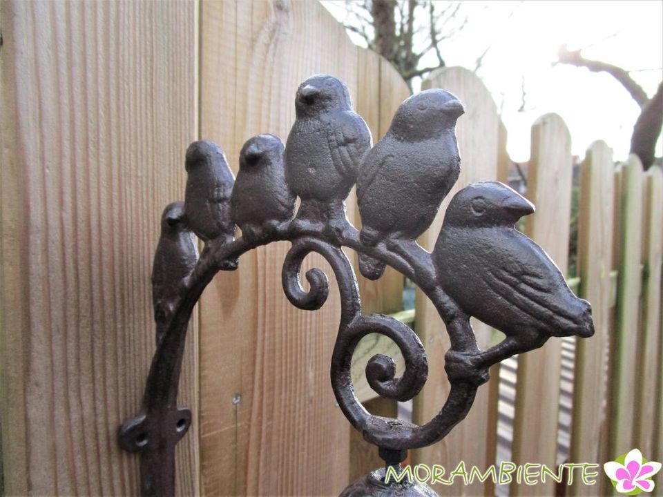 Glocke  mit Vogelgruppe aus Gusseisen in Edewecht