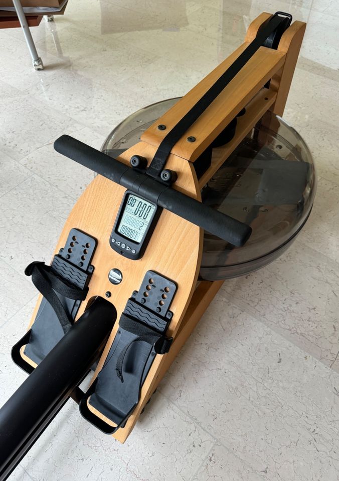 Waterrower A1 Rudergerät aus Holz, gebraucht in Taunusstein