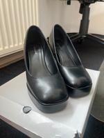 Damen High Heels Pumps Größe 37 Schwarz Nordrhein-Westfalen - Oberhausen Vorschau