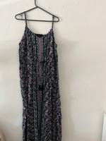 Kleid mit kleinem Loch Nordrhein-Westfalen - Wassenberg Vorschau