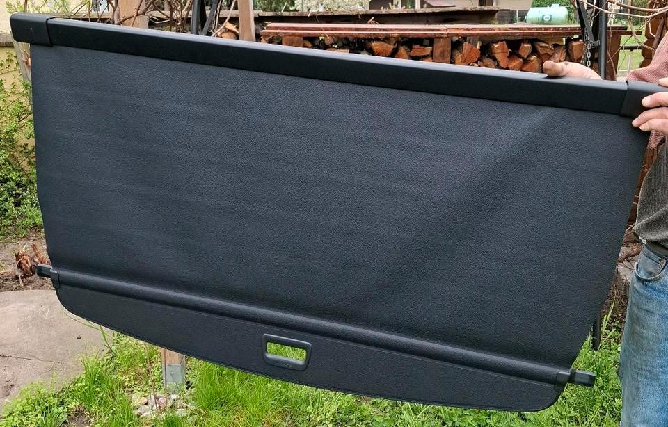 VAG VW Touran 5T1 Abdeckrollo Abdeckung Kofferraum  5TA867871C in Doberschütz