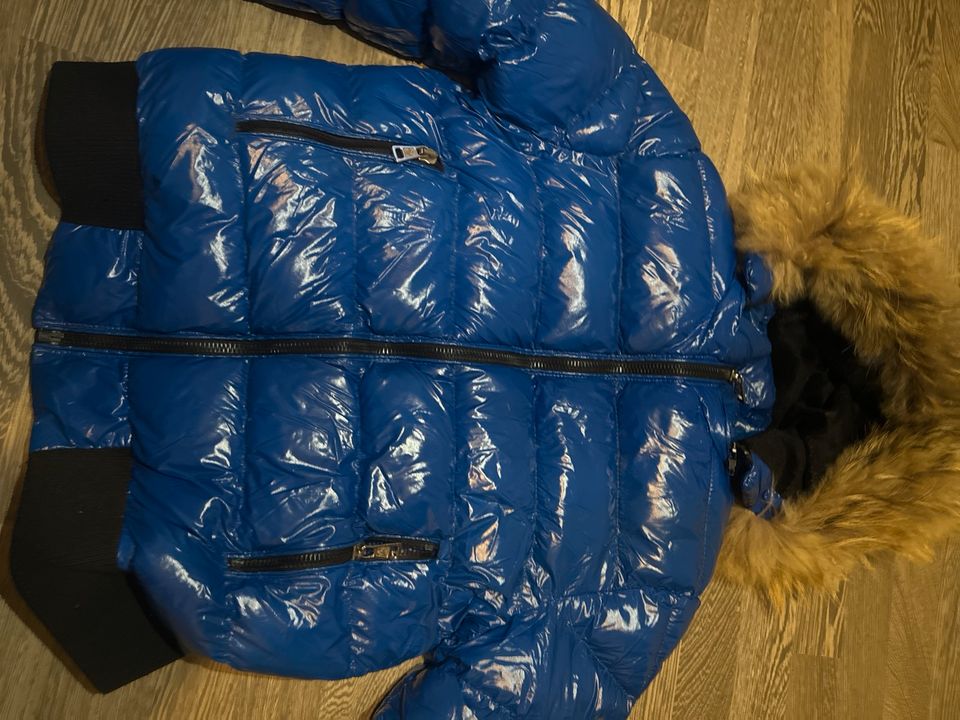 Moncler Jacke in der fabe Blau in Berlin