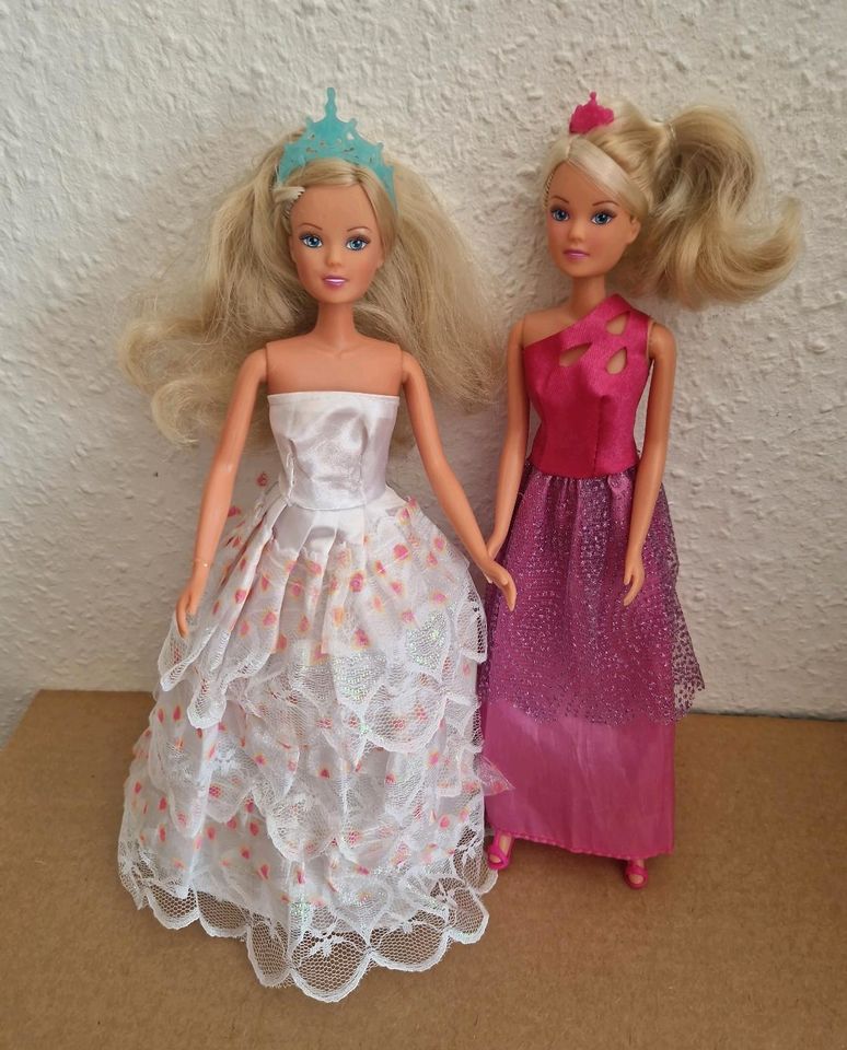 2 Barbie Puppen Prinzessin beide 8 Euro in Hildesheim