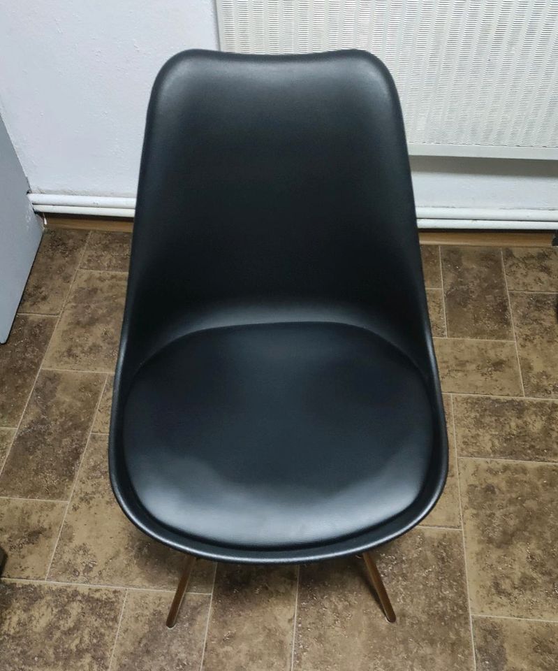 Stuhl schwarz mit Metalbeine in Überlingen