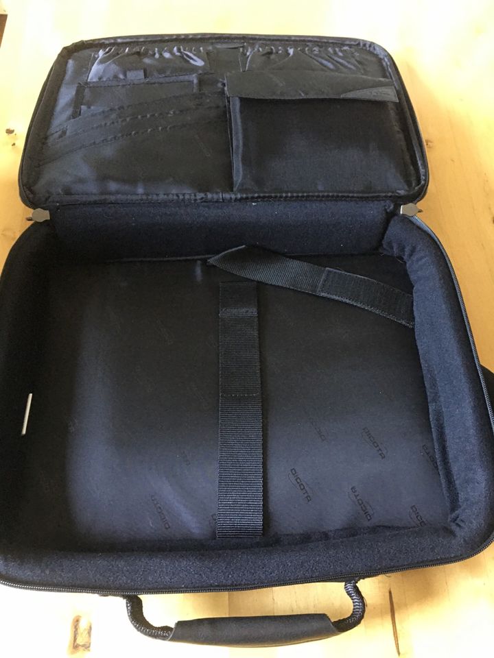 Laptop Taschen und iPad Hülle in Düsseldorf