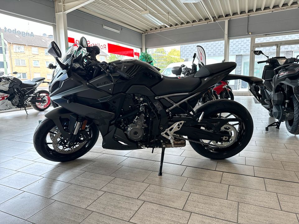 Suzuki GSX-8S Schwarz in Duisburg