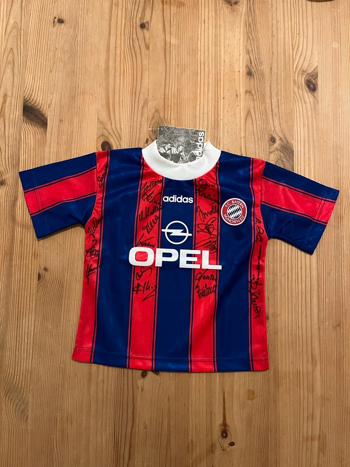 Legendäres Bayern-Trikot (Mini) von 96/97 mit original Autogramme in Essen