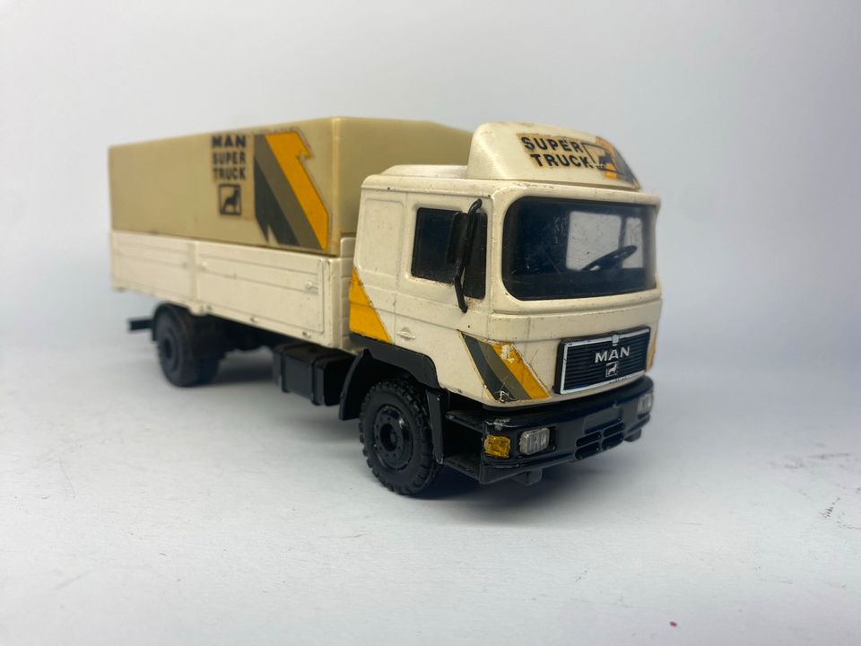 Conrad 4132 MAN Super Truck 1:50 Lkw Lastwagen Planenwagen Plane in Werther (Westfalen)