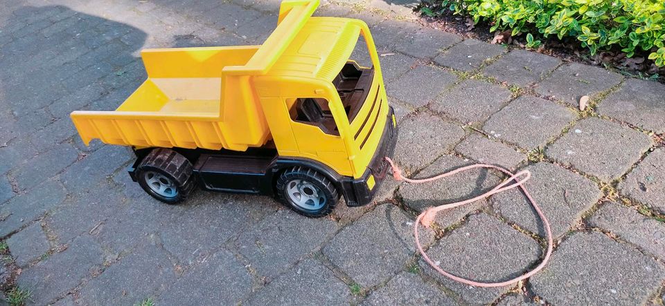 Lena Bagger und Muldenkipper Sandspielzeug für Kinder in Berlin