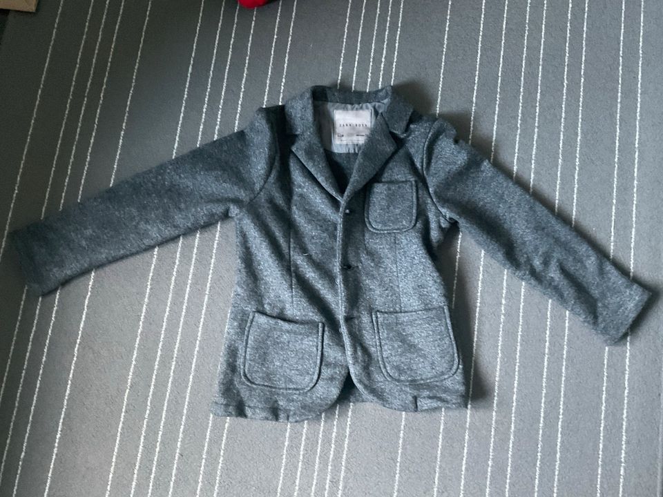 Zara Kinderjacke Größe 128 Jacket in Neu-Isenburg