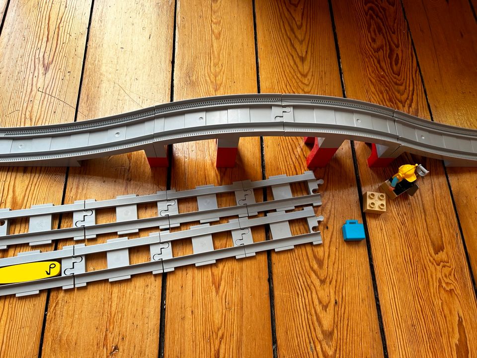 Lego Duplo Konstruktionsspielsteine Eisenbahnbrücke und Schienen in Lübeck
