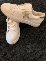 Sneaker mit goldenem Stern Baden-Württemberg - Waldkirch Vorschau