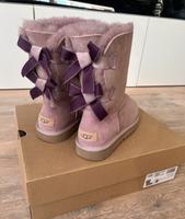UGG Bailey Bow II Größe 39 mit Schleifen Hessen - Rüsselsheim Vorschau