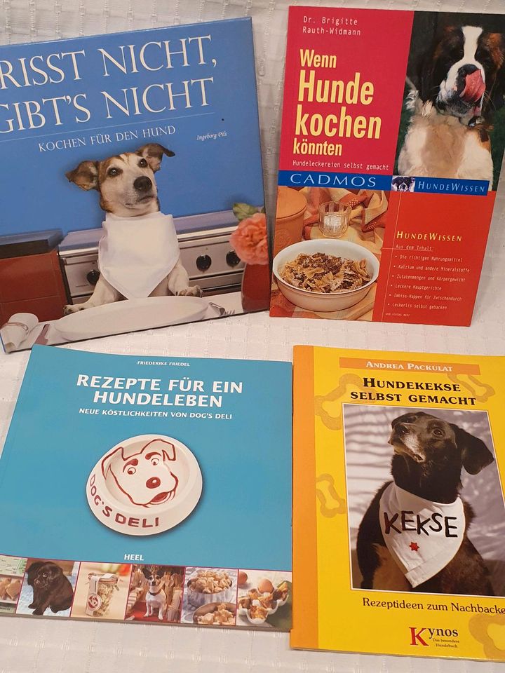 4 Koch-/Backbücher für Hunde, neuwertig in Wülfrath