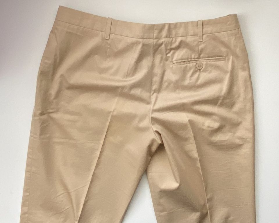 Damen Short Hose kurze Hose Hugo Boss beige Gr. 40 in Neckarsulm