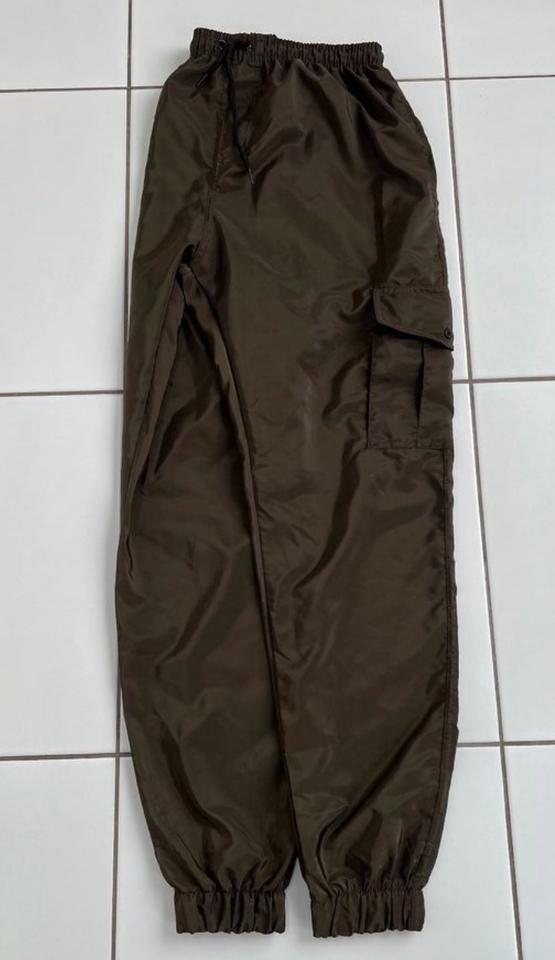 RISING Stylishe Hose olive Gr. S Cargo Design Edle Glanzoptik in Weil der Stadt