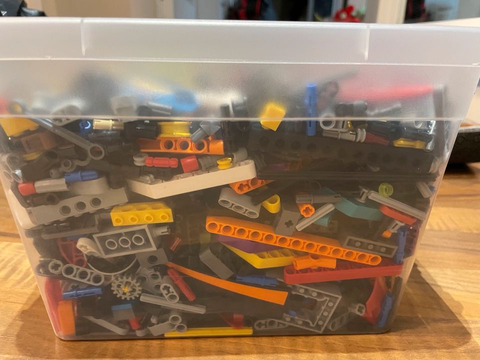 Viele verschiedene Lego Teile in Berlin
