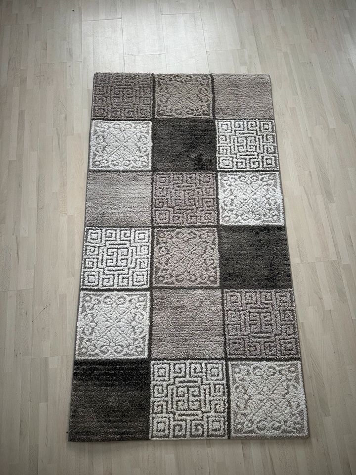 Teppich mit Muster in Lage