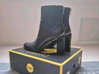 Buffalo Halbstiefel Gr. 40 in Schwarz/Silber Niedersachsen - Lilienthal Vorschau