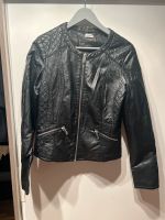 Schwarze Kunstlederjacke Gr 36 Niedersachsen - Steimbke Vorschau