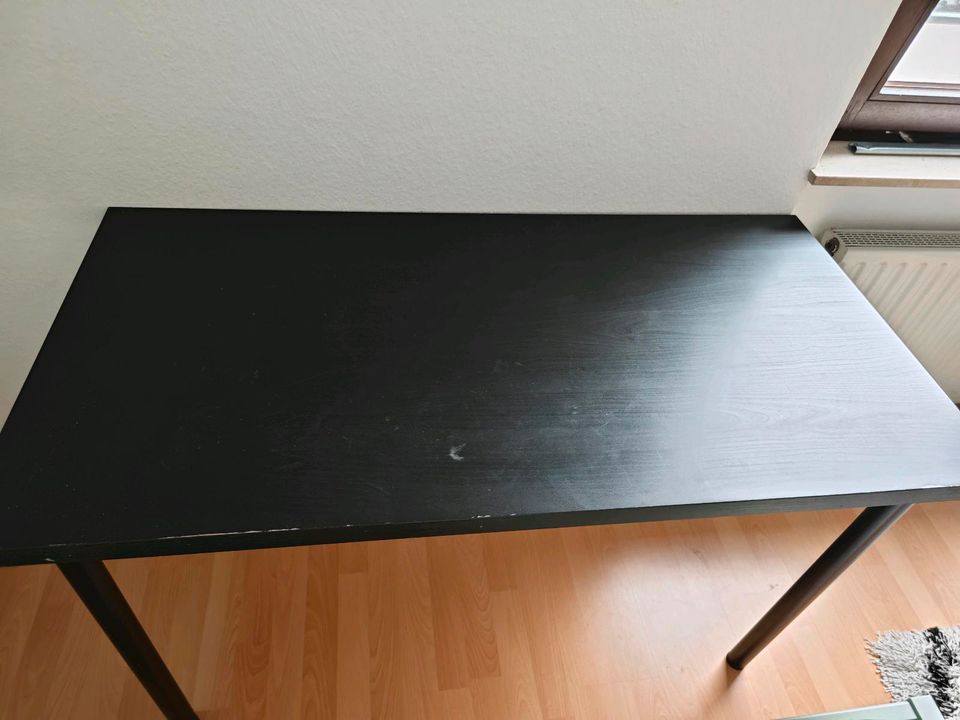 Tisch Ikea Schreibtisch zu verschenken in Niddatal