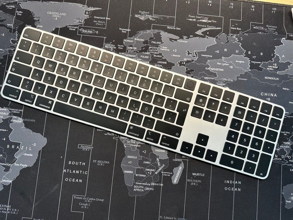 Apple Magic Keyboard mit Touch ID und Ziffern­block black wie neu in Offenbach