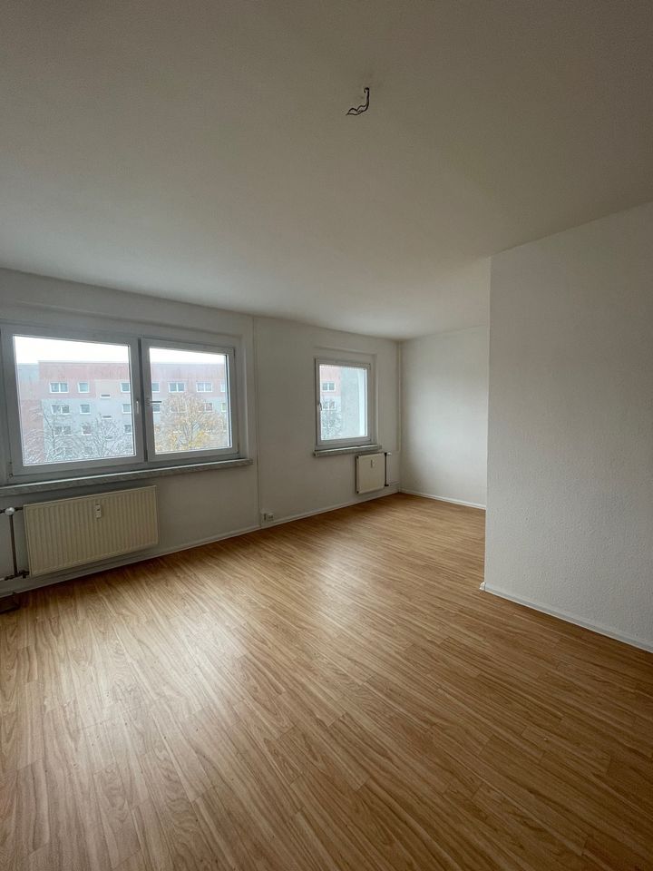 Wohnungspaket bestehend aus zwei sofort bezugsfreien 1-Zimmerwohnungen in Leipzig-Grünau in Leipzig