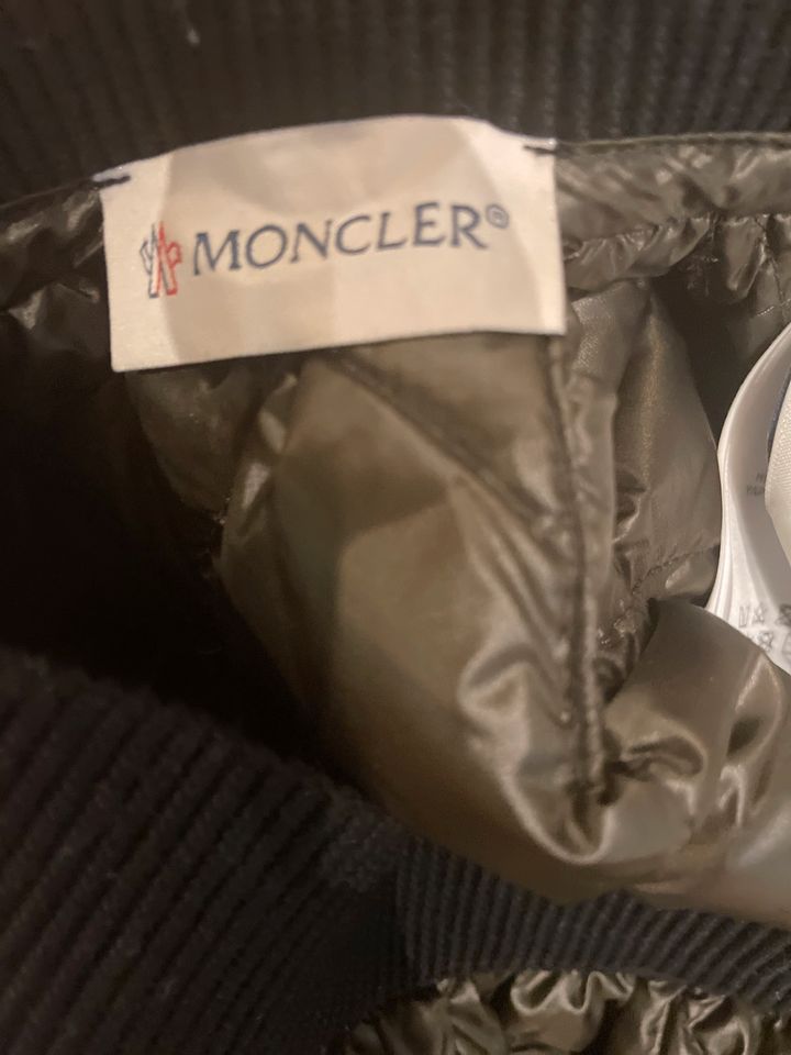 Moncler Daunenrock Größe M italienische 42 deutsche 38 neu oliv in Düsseldorf