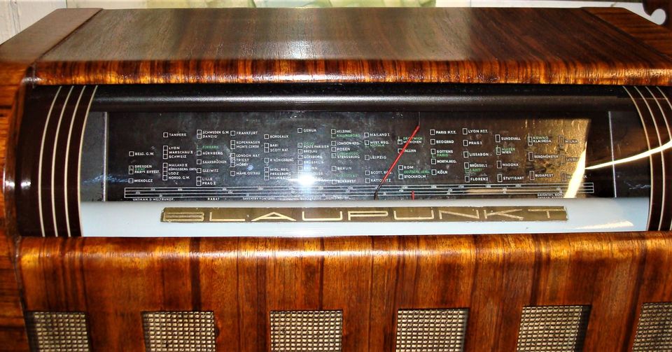 Antik Röhren Radio BLAUPUNKT 4 GW 67K in Klingenmünster