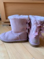 Ugg Boots Bailey Bow Größe 35 neuwertig Nordrhein-Westfalen - Ratingen Vorschau