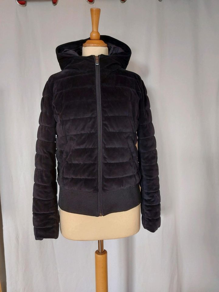 Guess Winterjacke Gr. M schwarz neuw. in Emsdetten