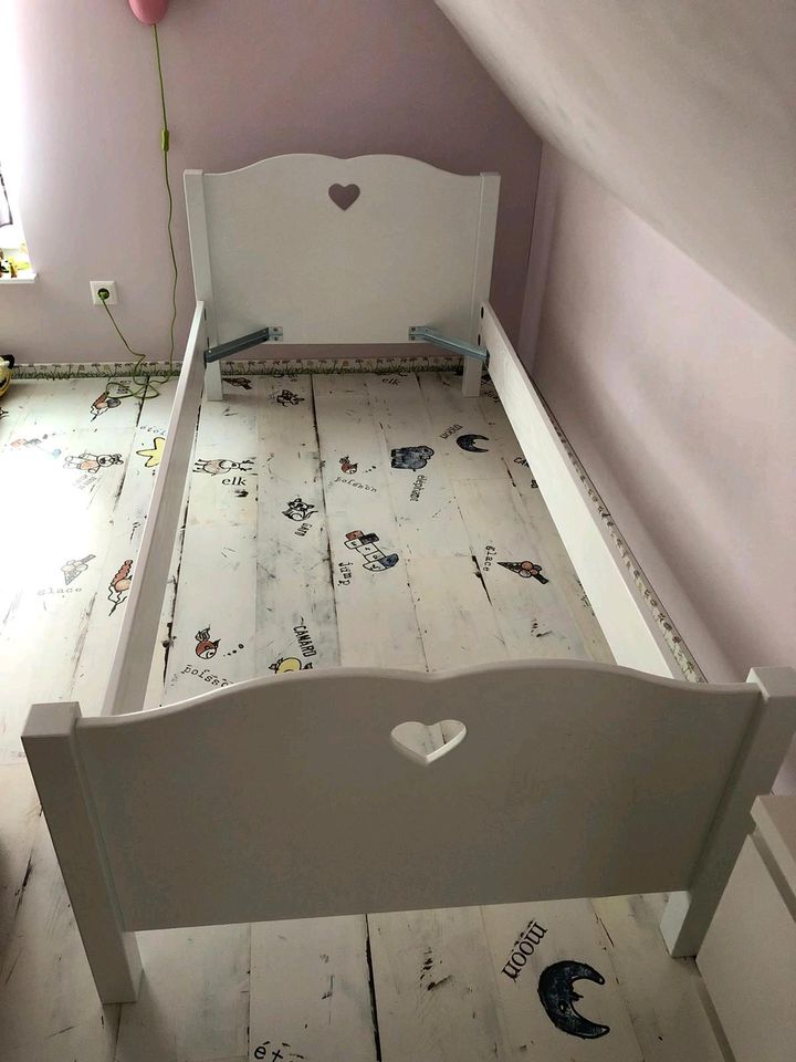 Kinderbett inkl Lattenrost + Matratze Vipack Amori weiß 90x200 cm in Delitzsch