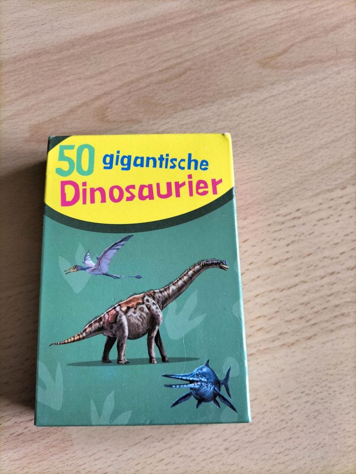 50 gigantische Dinosaurier - 50 Karten in Hürth