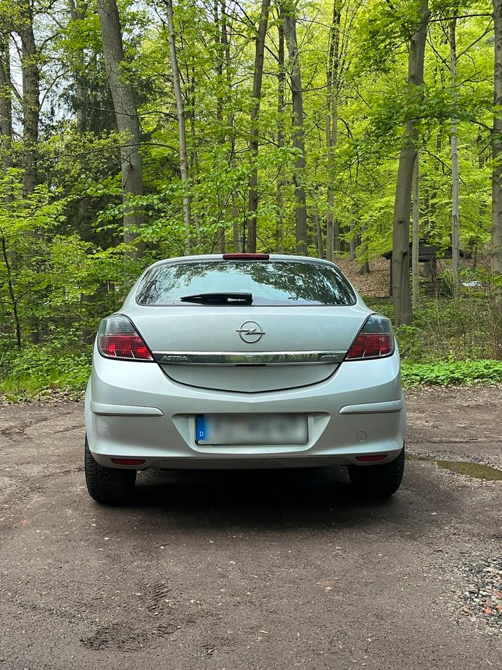 Auto Opel Astra GTC in Geesthacht