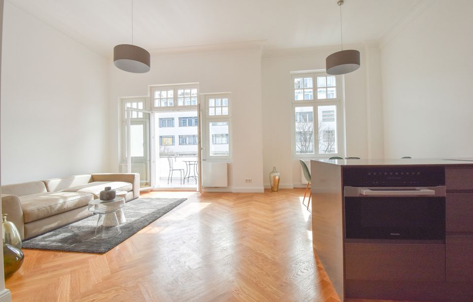 LUXURIÖSE ALTBAU-WOHNUNG MIT SÜD-BALKON  NAHE LUDWIGKIRCHPLATZ in Berlin