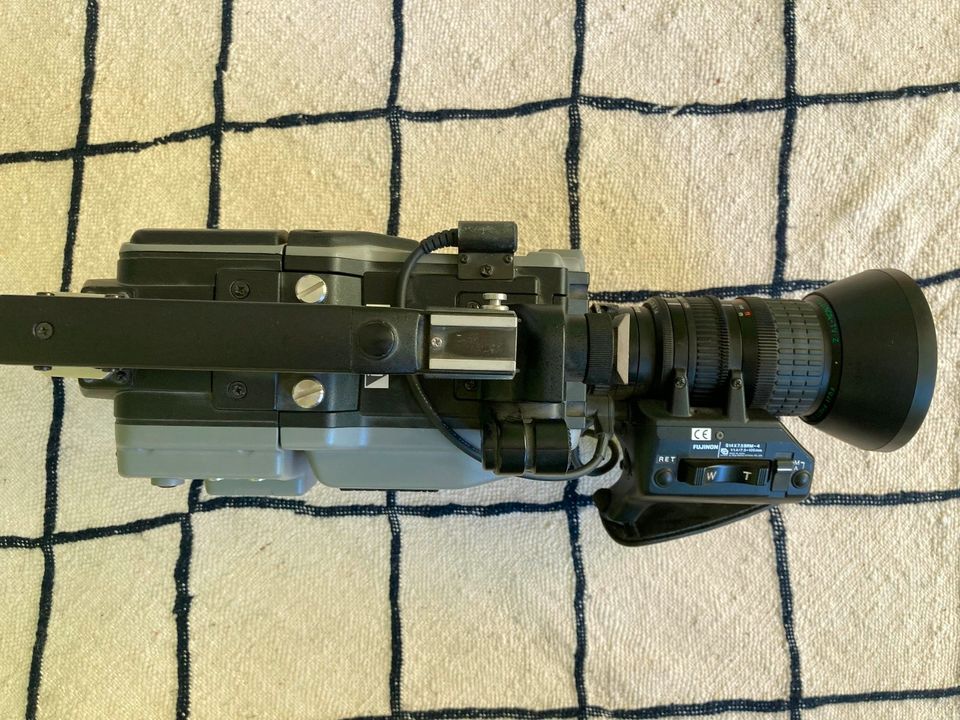 Panasonic WV-F565HE Studiokamera mit Fujinon 7.5-105 Objektiv in Schwerin
