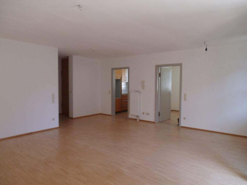 2-Zimmer-Wohnung mit großer Dachterrasse, hell und zentral in Geisenhausen
