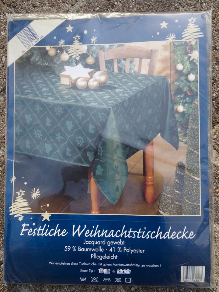 Festliche, dunkelgrüne Weihnachts-Tischdecke, 160 x 130 cm in Königsfeld