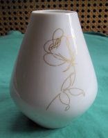 Kleine Vase -Fürstenberg- weiß m. Goldmotiv 10 cm hoch Nordrhein-Westfalen - Fröndenberg (Ruhr) Vorschau