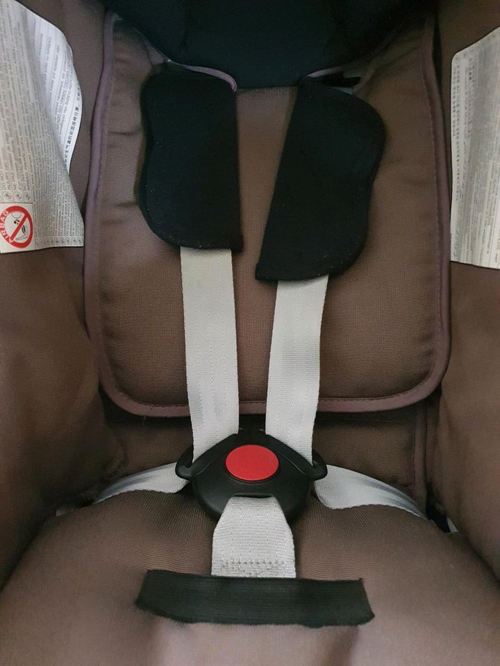 Babyschale von Britax Römer mit ISOFIX Station in Lohfelden