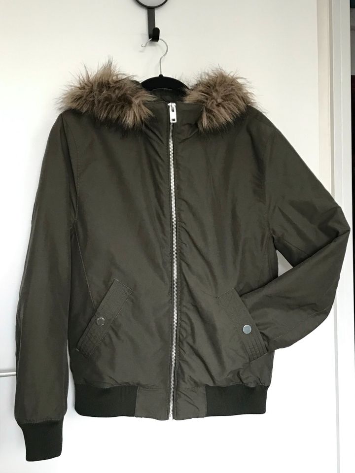 Herren Jacke mit Fell Winter Parka Khaki-grün H&M Gr. S in Berlin