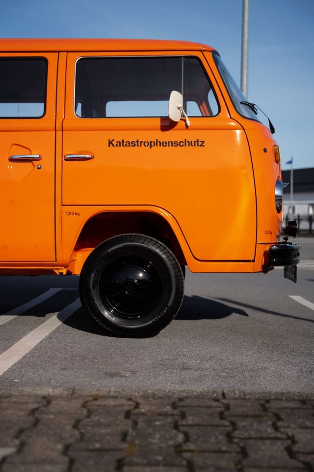 Volkswagen T2b Zivilschutz (1von182)RARITÄT TÜV+H-Zulassung in Menden