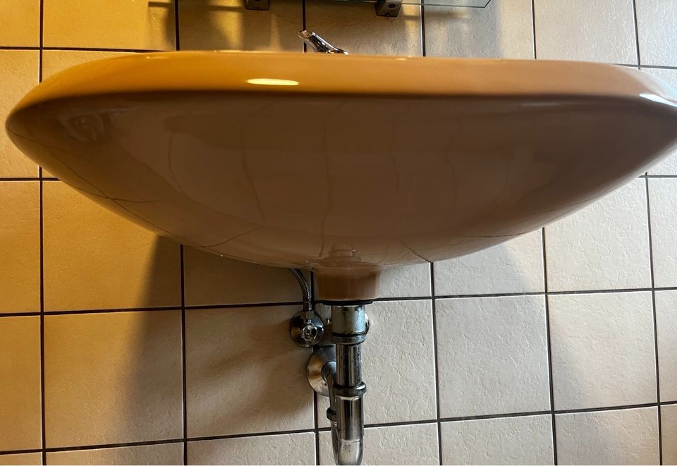 Waschbecken, Toilette, Bidet, Badewanne beige/sandfarbe/creme in Gladbeck