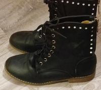 Verkaufe 1 Paar Stiefeletten für Damen Größe 39 Marke Queentina Hessen - Bad Wildungen Vorschau