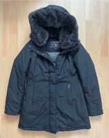 Woolrich Damen Winterjacke / Gr. M / Farbe schwarz / neuwertig München - Untergiesing-Harlaching Vorschau